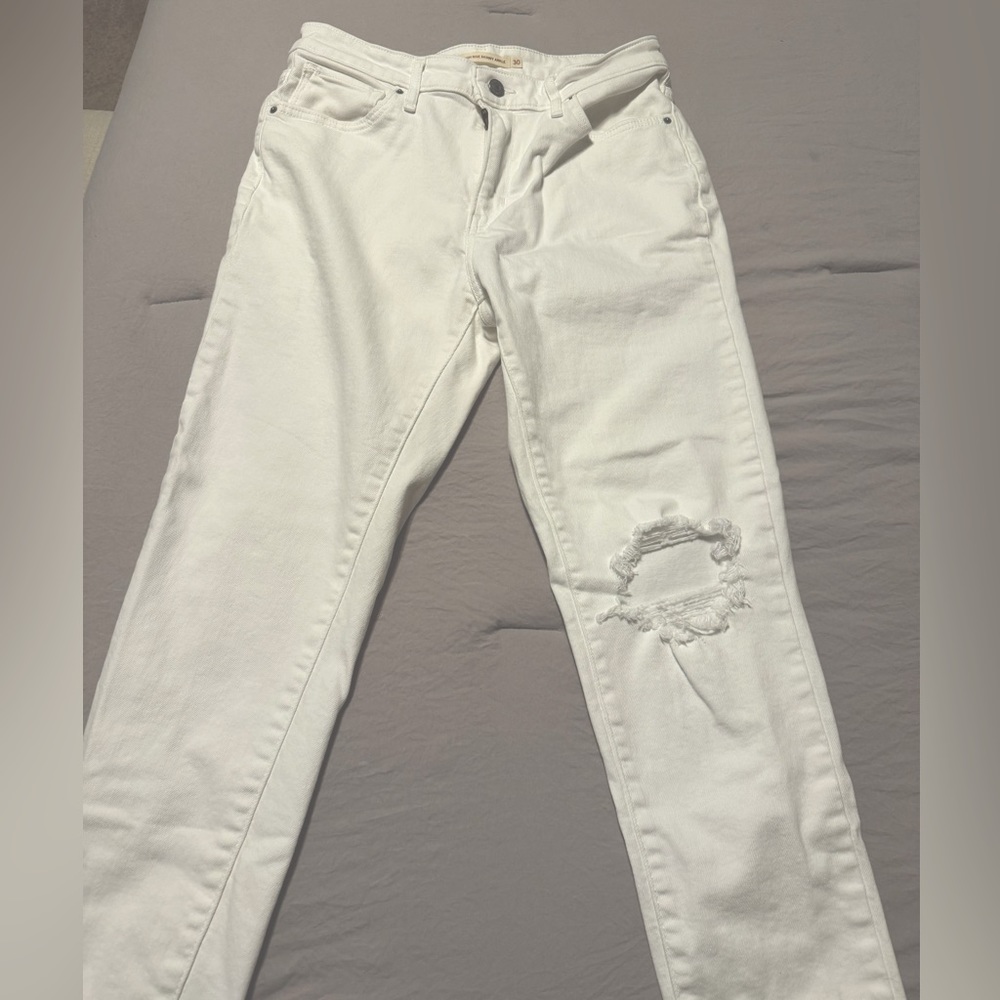 White Levi Jeans - Size 30